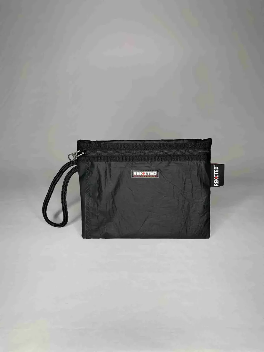 FRONT GRAB_ 7658 Astuccio portaoggetti da polso in vela da kite riciclata - immagine 2