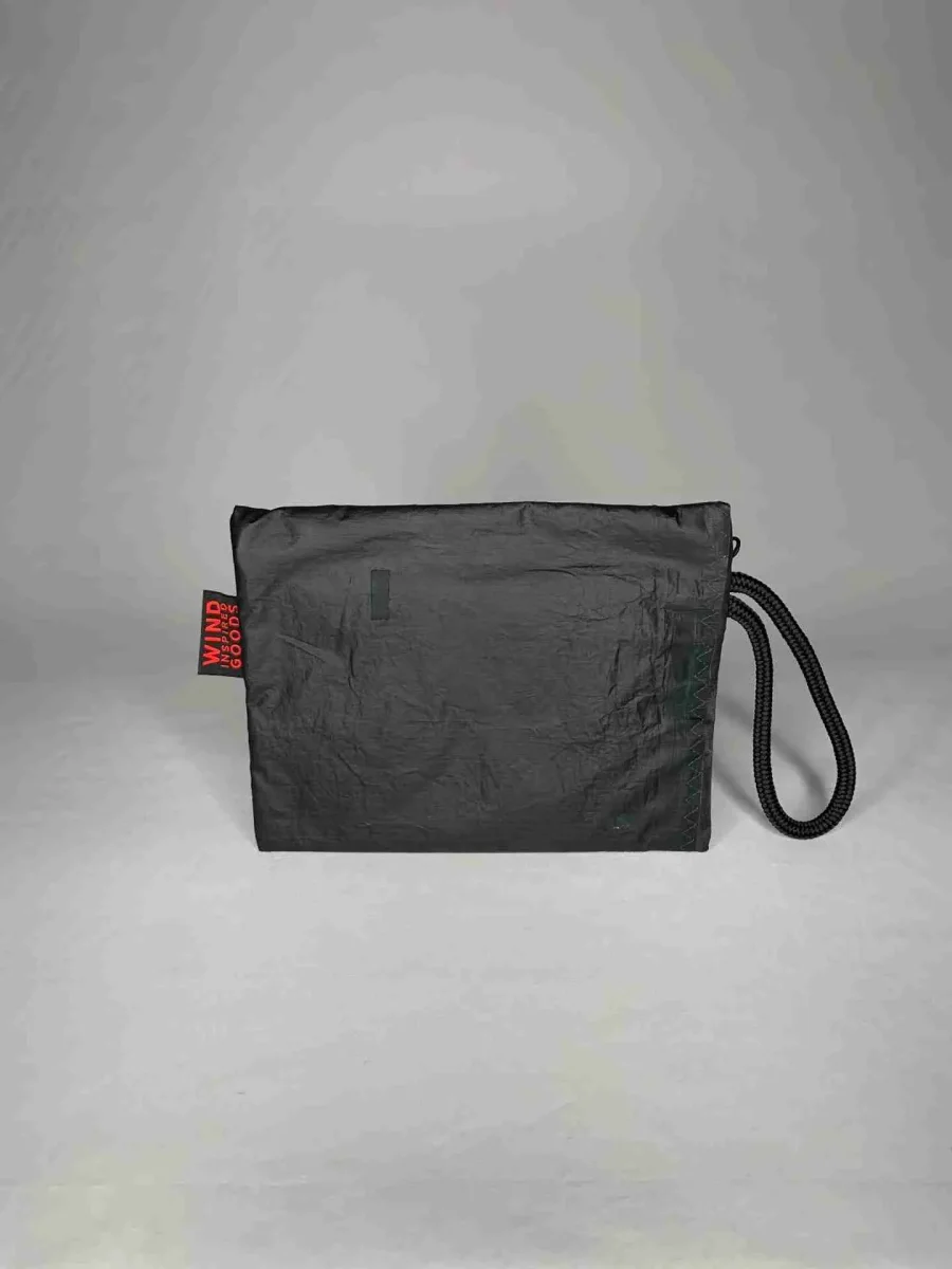 FRONT GRAB_ 7658 Astuccio portaoggetti da polso in vela da kite riciclata - immagine 3