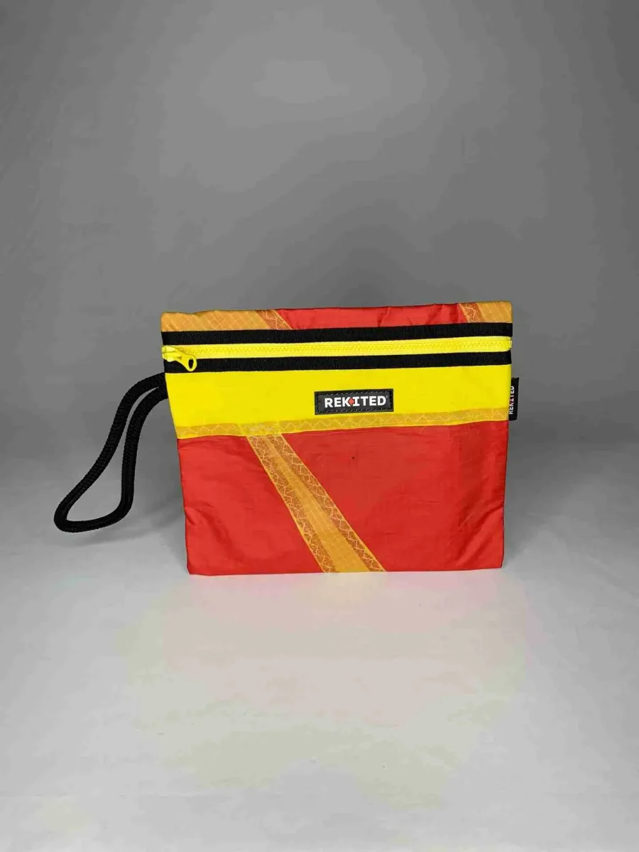 FRONT GRAB_ 7664 Astuccio portaoggetti da polso in vela da kite riciclata - immagine 2