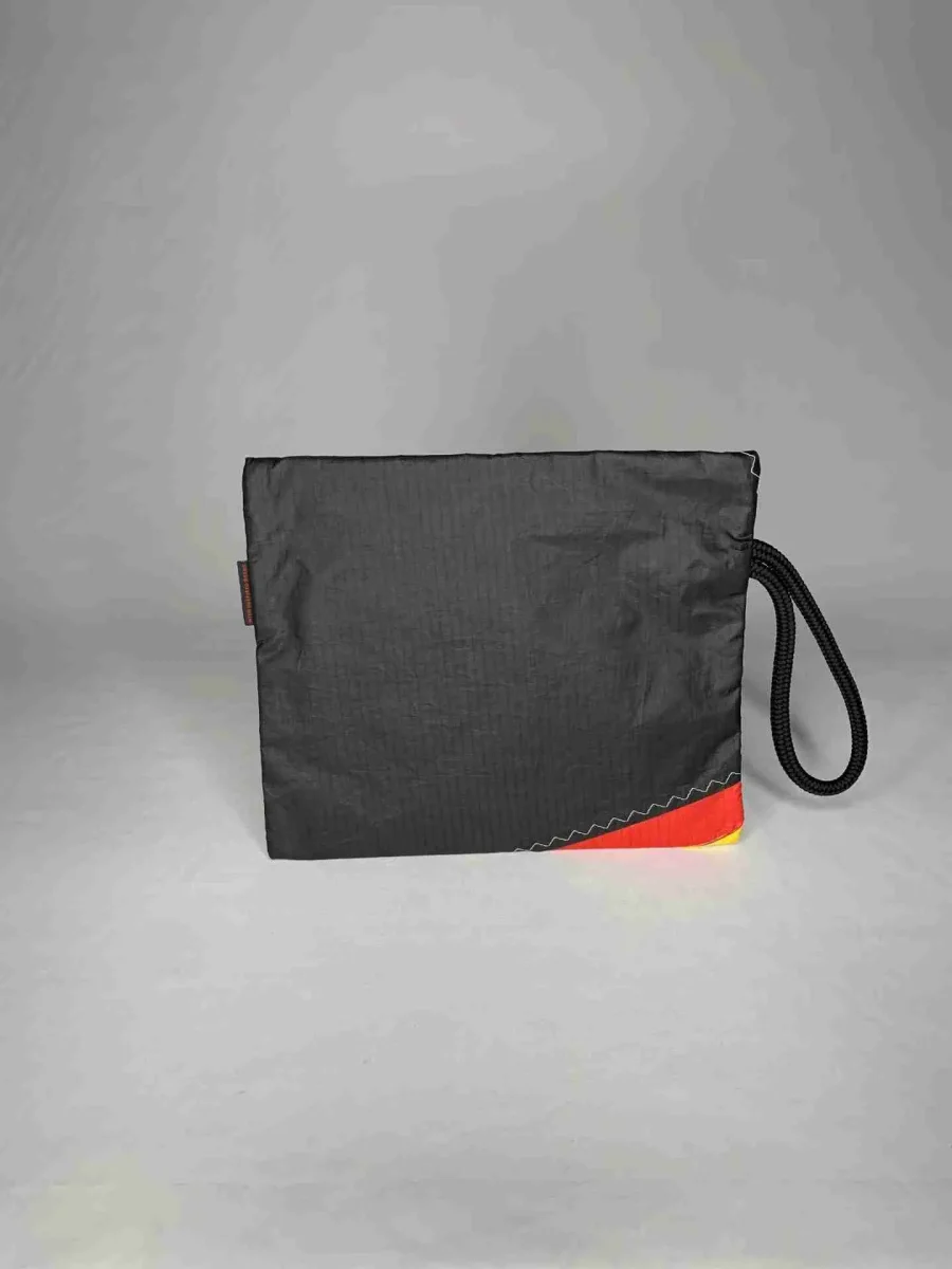 FRONT GRAB_ 7668 Astuccio portaoggetti da polso in vela da kite riciclata - immagine 3