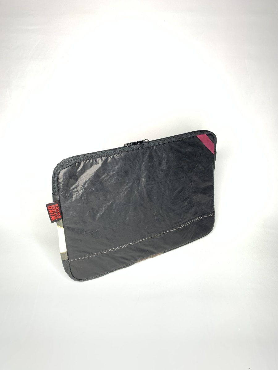 ONE FOOT 15_8485 Custodia notebook 15″ in vela da kite riciclata sostenibile - immagine 3