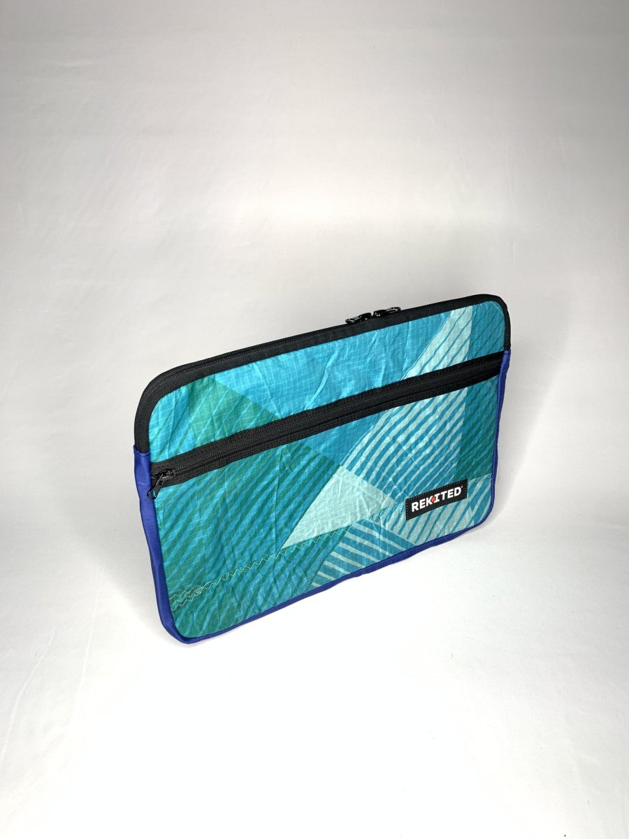 ONE FOOT 15_8493 Custodia notebook 15″ in vela da kite riciclata sostenibile - immagine 2