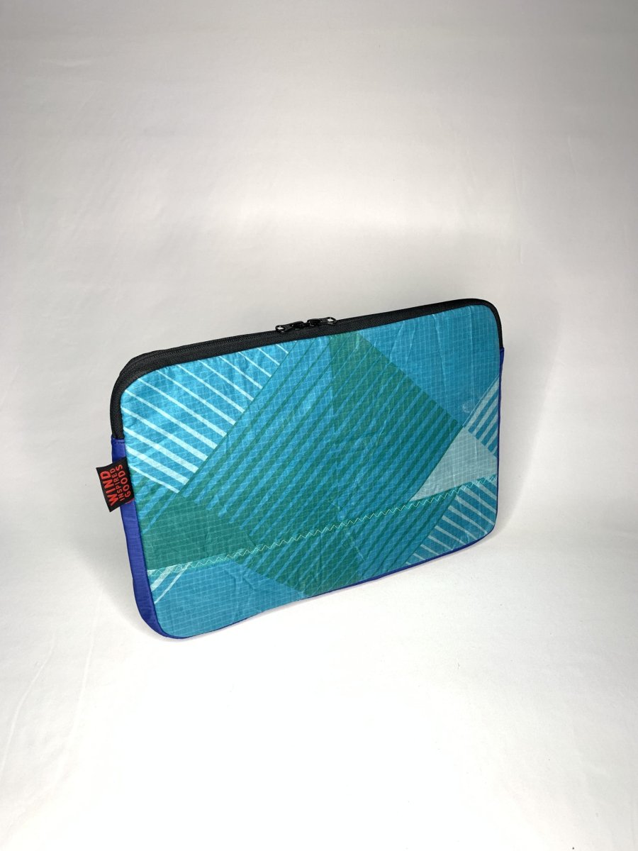 ONE FOOT 15_8493 Custodia notebook 15″ in vela da kite riciclata sostenibile - immagine 3