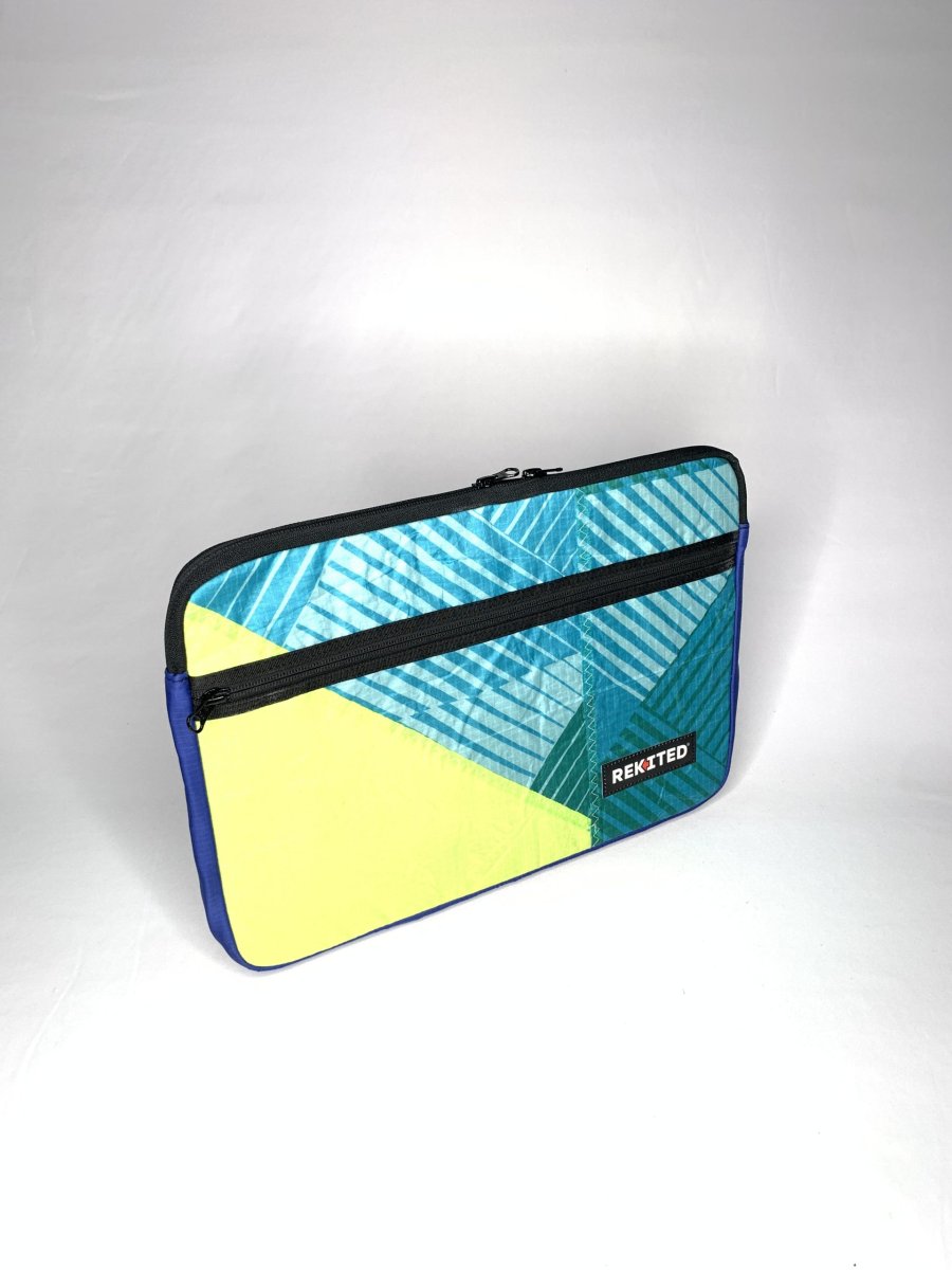 ONE FOOT 15_8495 Custodia notebook 15″ in vela da kite riciclata sostenibile - immagine 2