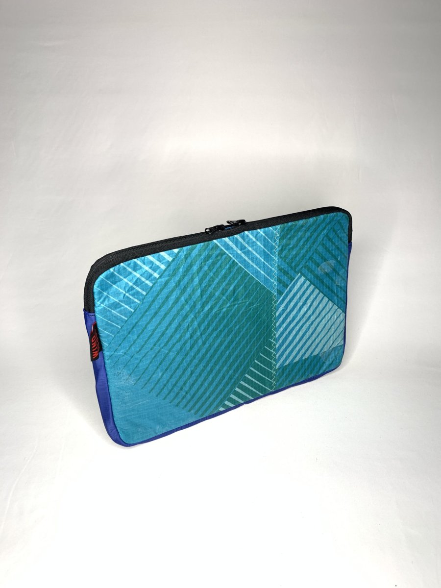 ONE FOOT 15_8495 Custodia notebook 15″ in vela da kite riciclata sostenibile - immagine 3