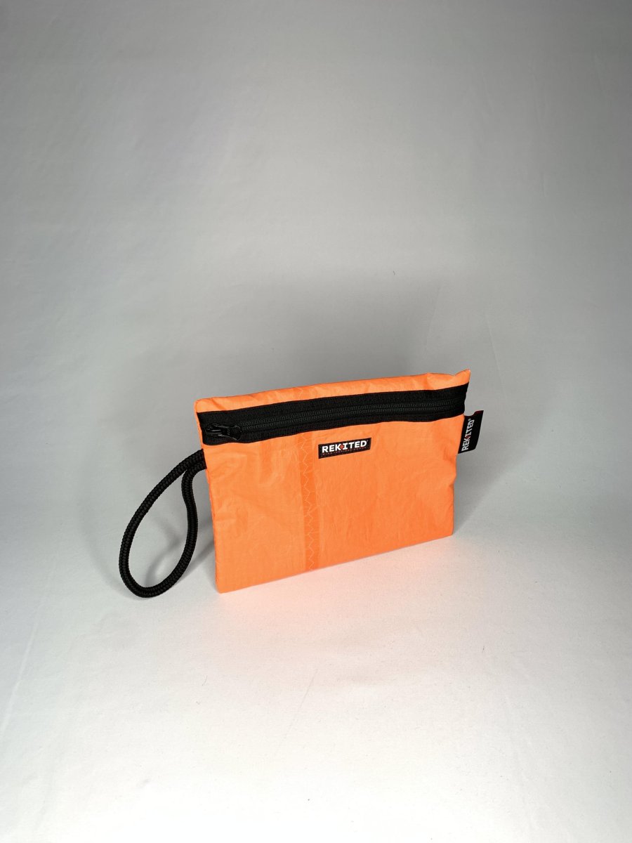 FRONT GRAB_ 8521 Astuccio portaoggetti da polso in vela da kite riciclata - immagine 2