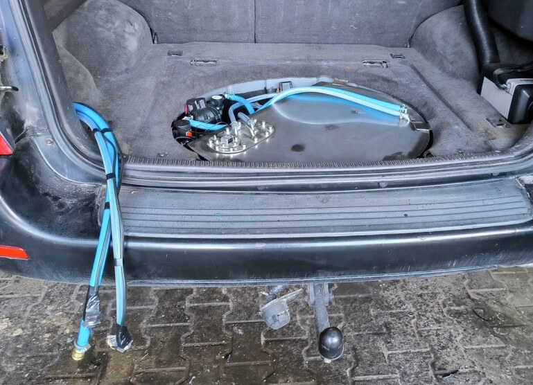 Serbatoio Acqua Con Kit Riscaldatore Jeep Grand Cherokee WJ - immagine 2