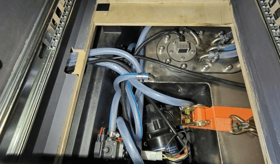 Serbatoio Acqua Con Kit Riscaldatore Mitsubishi Pajero V60 e V80 – 5 Porte - immagine 2